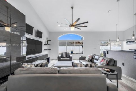 Villa ou maison à vendre à Pembroke Pines, Floride: 4 chambres, 256.41 m2 № 2025064 - photo 6