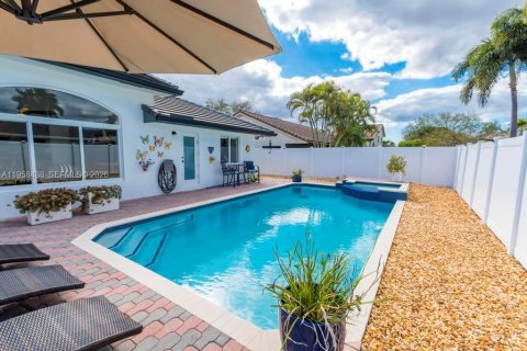 Villa ou maison à vendre à Pembroke Pines, Floride: 4 chambres, 256.41 m2 № 2025064 - photo 28