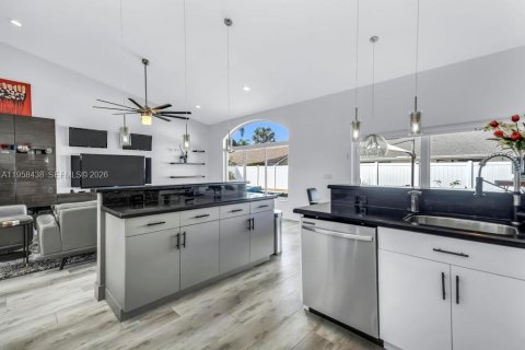 Villa ou maison à vendre à Pembroke Pines, Floride: 4 chambres, 256.41 m2 № 2025064 - photo 10