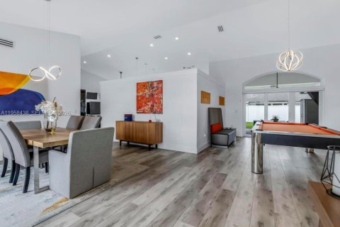 Villa ou maison à vendre à Pembroke Pines, Floride: 4 chambres, 256.41 m2 № 2025064 - photo 13