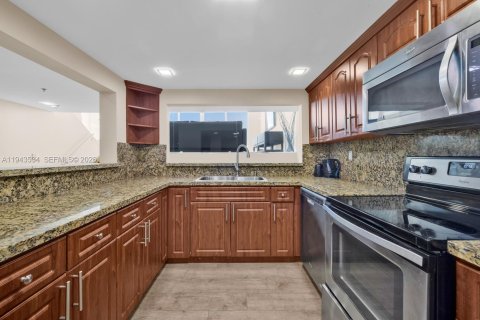 Купить кондоминиум в Майами-Бич, Флорида 7 спален, 537.9м2, № 2055387 - фото 23