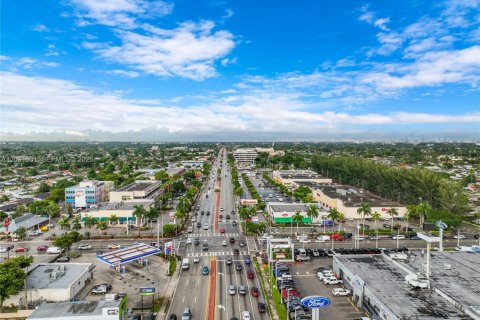 Condo in Hialeah, Florida, 1 bedroom № 2170260 - photo 30