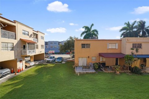Condo in Hialeah, Florida, 1 bedroom № 2170260 - photo 22