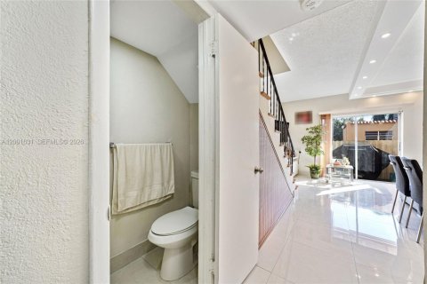 Condo in Hialeah, Florida, 1 bedroom № 2170260 - photo 3