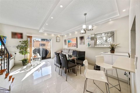 Condo in Hialeah, Florida, 1 bedroom № 2170260 - photo 5