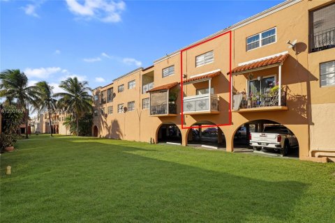 Condo in Hialeah, Florida, 1 bedroom № 2170260 - photo 23