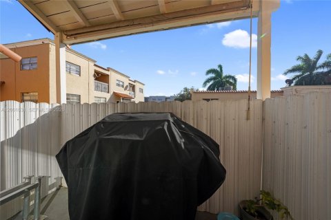 Condo in Hialeah, Florida, 1 bedroom № 2170260 - photo 19