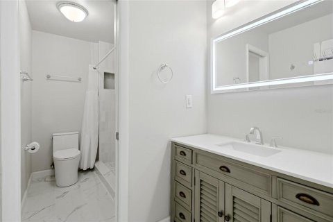 Condo in Tampa, Florida, 2 bedrooms № 2225263 - photo 19