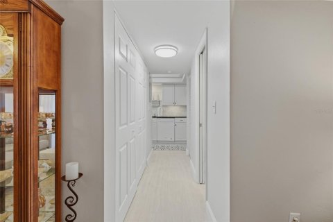 Condo in Tampa, Florida, 2 bedrooms № 2225263 - photo 18