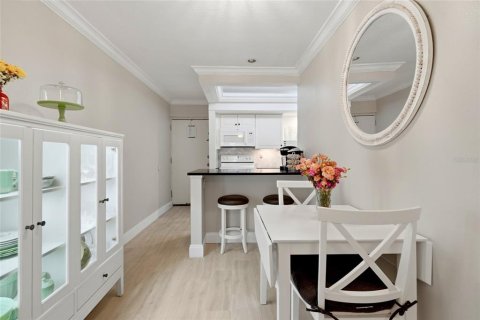 Condo in Tampa, Florida, 2 bedrooms № 2225263 - photo 5