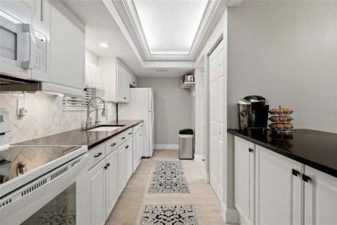 Condo in Tampa, Florida, 2 bedrooms № 2225263 - photo 14