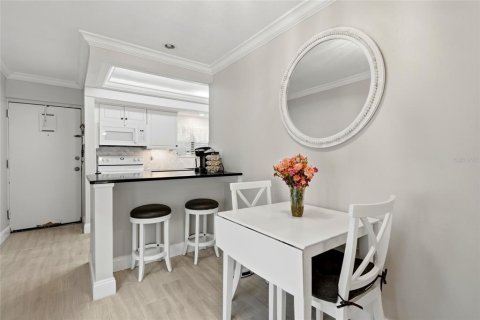 Condo in Tampa, Florida, 2 bedrooms № 2225263 - photo 13