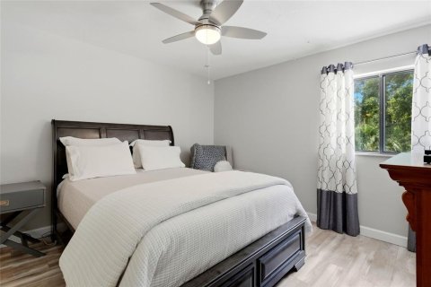 Condo in Tampa, Florida, 2 bedrooms № 2225263 - photo 23