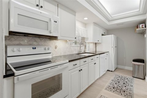 Condo in Tampa, Florida, 2 bedrooms № 2225263 - photo 15