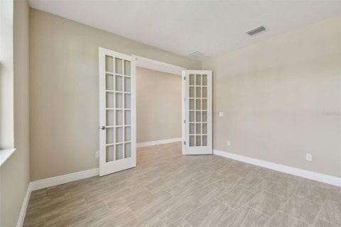 House in Zephyrhills, Florida 3 bedrooms, 201.23 sq.m. № 1723452 - photo 13