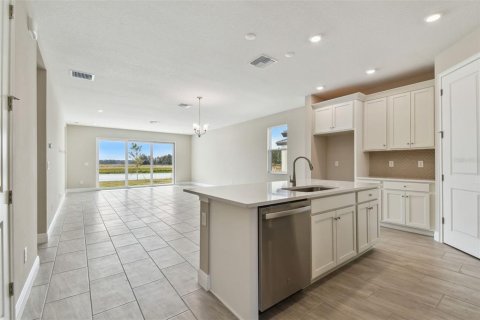 House in Zephyrhills, Florida 3 bedrooms, 201.23 sq.m. № 1723452 - photo 8