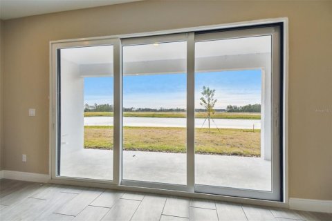 House in Zephyrhills, Florida 3 bedrooms, 201.23 sq.m. № 1723452 - photo 11