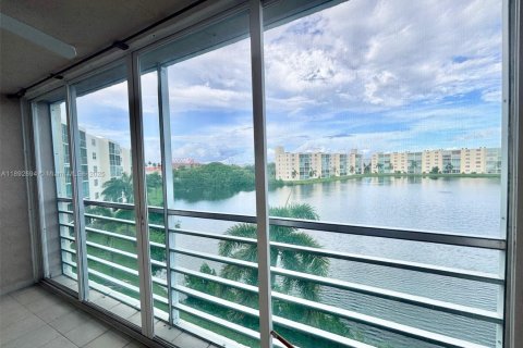 Copropriété à vendre à Dania Beach, Floride: 2 chambres, 110.55 m2 № 1946410 - photo 3