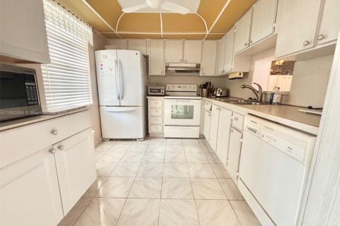 Copropriété à vendre à Dania Beach, Floride: 2 chambres, 110.55 m2 № 1946410 - photo 9