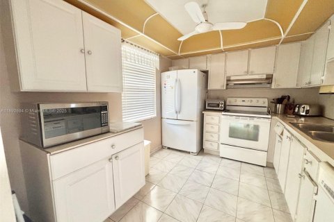 Copropriété à vendre à Dania Beach, Floride: 2 chambres, 110.55 m2 № 1946410 - photo 10