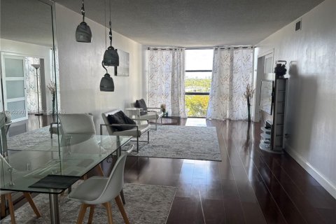 Appartement à louer à Hallandale Beach, Floride: 2 chambres, 99.87 m2 № 2007964 - photo 6