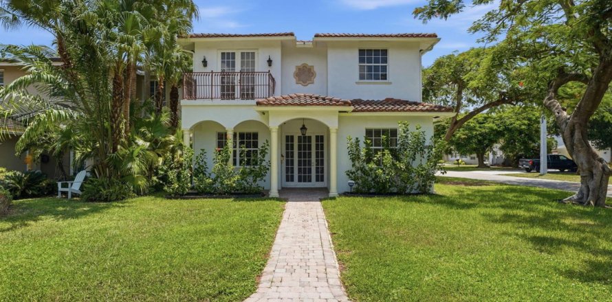 Casa en Fort Lauderdale, Florida 5 dormitorios, 290.78 m2 № 2355461