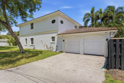 Casa en venta en Fort Lauderdale, Florida, 5 dormitorios, 290.78 m2 № 2355461 - foto 3