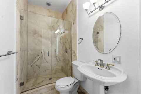 Casa en venta en Fort Lauderdale, Florida, 5 dormitorios, 290.78 m2 № 2355461 - foto 29