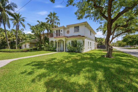 Casa en venta en Fort Lauderdale, Florida, 5 dormitorios, 290.78 m2 № 2355461 - foto 2