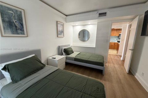 Condo in North Miami Beach, Florida, 2 bedrooms  № 2339917 - photo 12