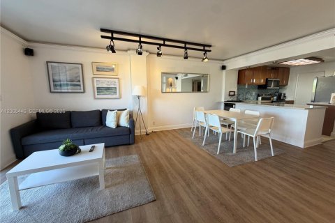 Condo in North Miami Beach, Florida, 2 bedrooms  № 2339917 - photo 5