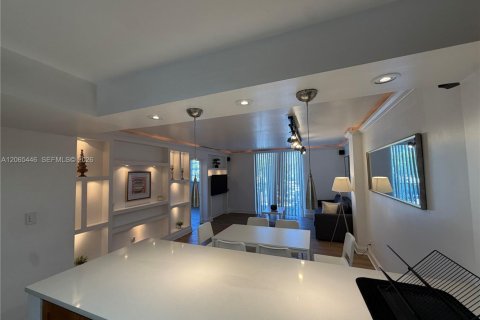 Condo à North Miami Beach, Floride, 2 chambres  № 2339917