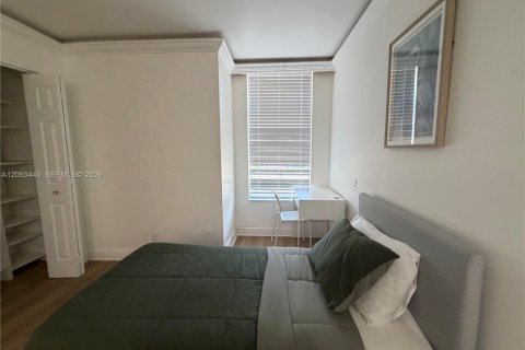 Condo in North Miami Beach, Florida, 2 bedrooms  № 2339917 - photo 15