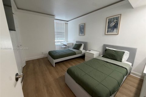 Condo in North Miami Beach, Florida, 2 bedrooms  № 2339917 - photo 14
