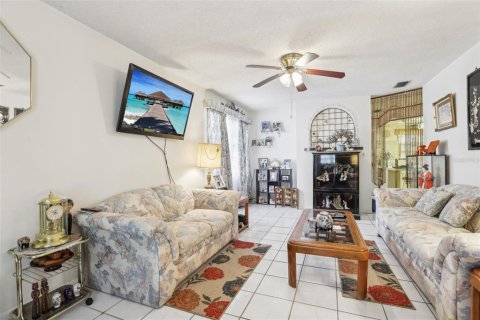 House in Tampa, Florida 3 bedrooms, 147.16 sq.m. № 1608425 - photo 4