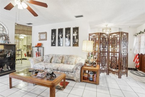 House in Tampa, Florida 3 bedrooms, 147.16 sq.m. № 1608425 - photo 3