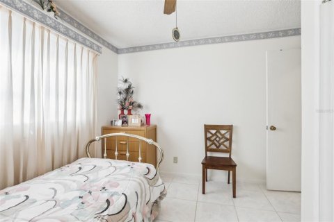 House in Tampa, Florida 3 bedrooms, 147.16 sq.m. № 1608425 - photo 15