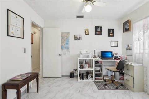 House in Tampa, Florida 3 bedrooms, 147.16 sq.m. № 1608425 - photo 17