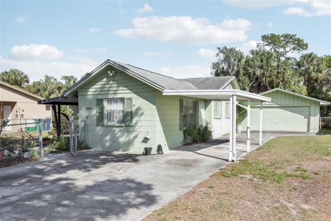 House in Tampa, Florida 3 bedrooms, 147.16 sq.m. № 1608425 - photo 1