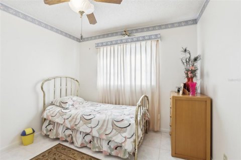 House in Tampa, Florida 3 bedrooms, 147.16 sq.m. № 1608425 - photo 14