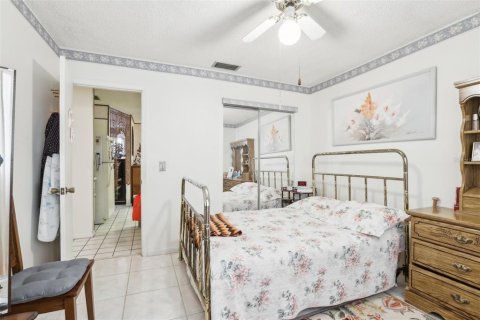 House in Tampa, Florida 3 bedrooms, 147.16 sq.m. № 1608425 - photo 12