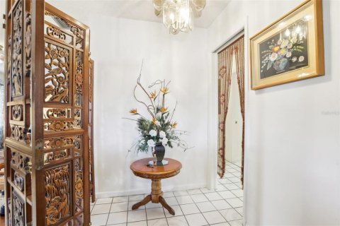 House in Tampa, Florida 3 bedrooms, 147.16 sq.m. № 1608425 - photo 2