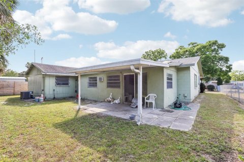 House in Tampa, Florida 3 bedrooms, 147.16 sq.m. № 1608425 - photo 20
