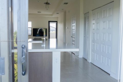 Condominio en alquiler en Doral, Florida, 2 dormitorios, 99.59 m2 № 1974330 - foto 18