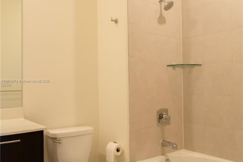 Condominio en alquiler en Doral, Florida, 2 dormitorios, 99.59 m2 № 1974330 - foto 22