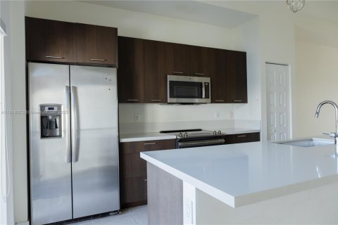 Condominio en alquiler en Doral, Florida, 2 dormitorios, 99.59 m2 № 1974330 - foto 4