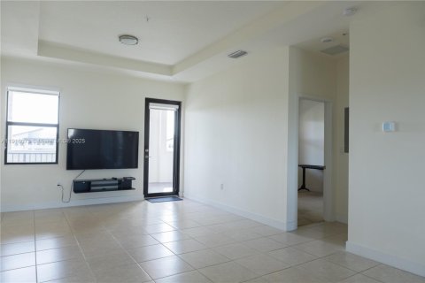Condominio en alquiler en Doral, Florida, 2 dormitorios, 99.59 m2 № 1974330 - foto 9