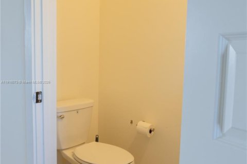 Condominio en alquiler en Doral, Florida, 2 dormitorios, 99.59 m2 № 1974330 - foto 12