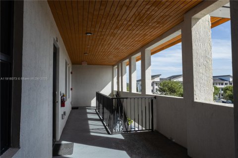 Condominio en alquiler en Doral, Florida, 2 dormitorios, 99.59 m2 № 1974330 - foto 3