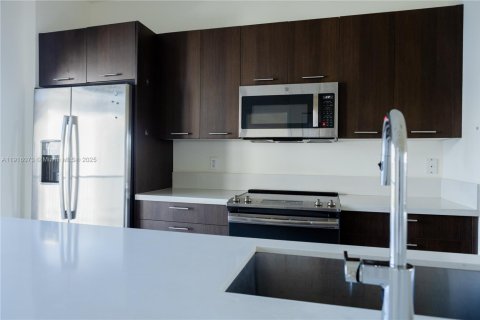 Condominio en alquiler en Doral, Florida, 2 dormitorios, 99.59 m2 № 1974330 - foto 6